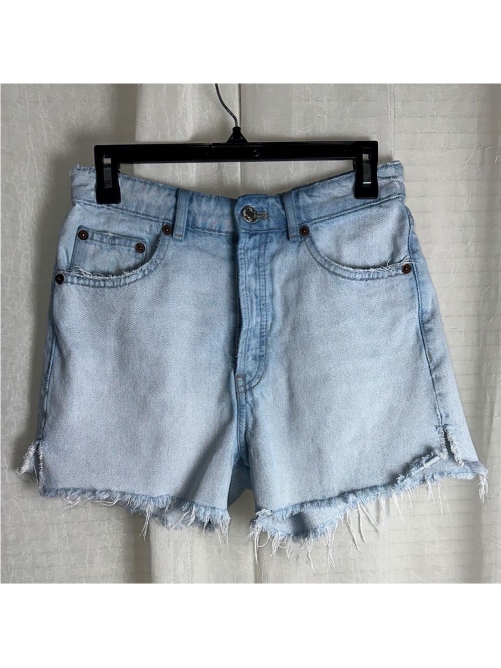 ZARA 6 Vintage Light Blue Wash Distressed Button Fly Raw Hem Fringe Denim Shorts